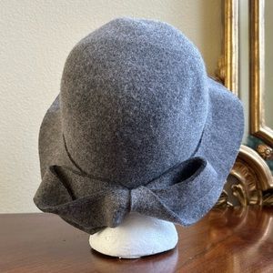 Cloche style  gray wool felt hat
